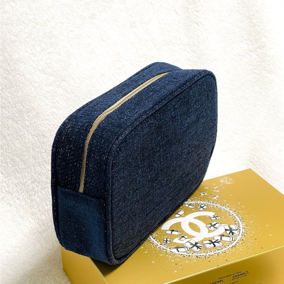 CHANEL LUXURY GIFT SET / POUCH & LIPGLOSS - Picture 5 of 14